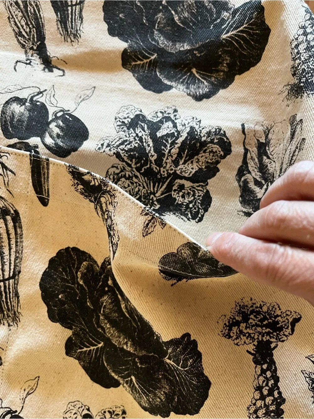 Black & Cream Canvas Vegetable Print Kitchen Apron